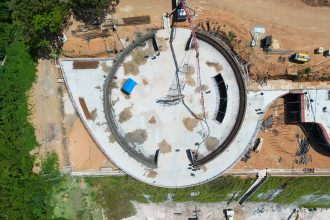 Obra da Oca Niemeyer avança com início da concretagem da cúpula no parque Encontro das Águas