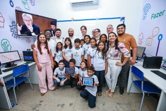 Inclusão digital chega à zona rural de Manaus com novo ponto em escola municipal