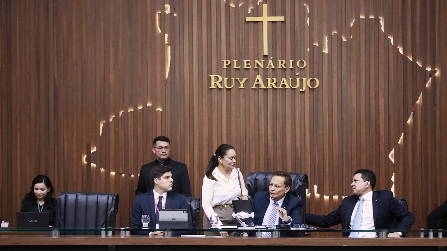 Projetos de lei voltados à proteção de pacientes, autonomia feminina e direitos da pessoa idosa tramitam na Aleam