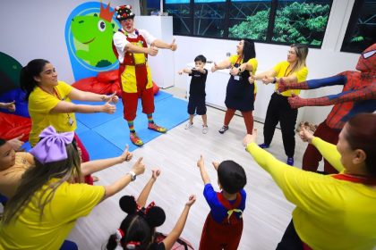 ‘Abril Azul’ reforça conscientização sobre o autismo e destaca impacto de Centro de Inclusão Sensorial da Aleam na vida de famílias