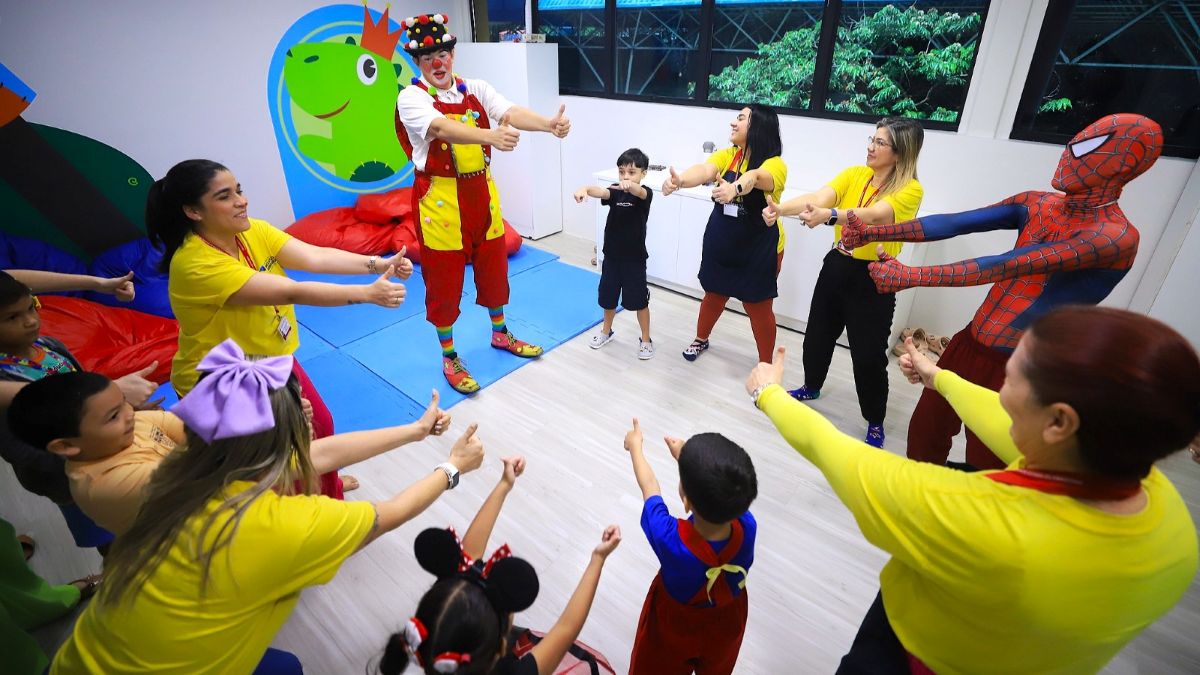 ‘Abril Azul’ reforça conscientização sobre o autismo e destaca impacto de Centro de Inclusão Sensorial da Aleam na vida de famílias