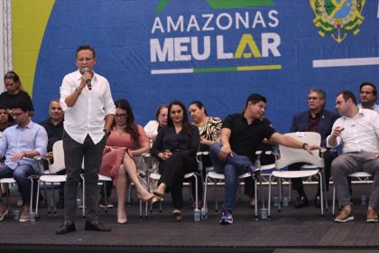 Adjuto Afonso destaca avanço da regularização fundiária com entrega de 500 títulos definitivos em Manaus