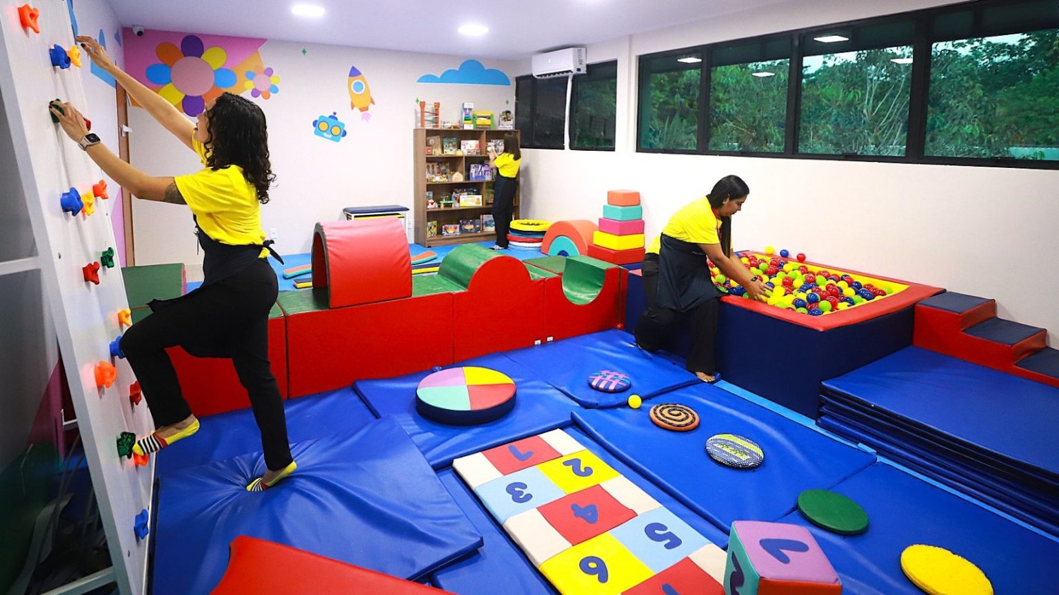 Aleam destaca produção legislativa em apoio à população com TEA no Abril Azul