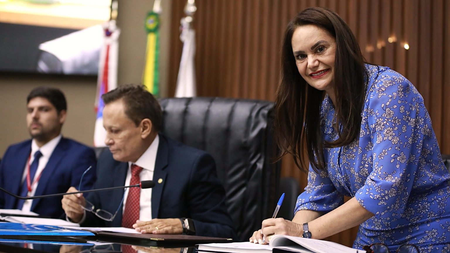 Assembleia Legislativa do Amazonas dá posse à deputada Professora Jacqueline