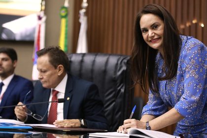 Assembleia Legislativa do Amazonas dá posse à deputada Professora Jacqueline