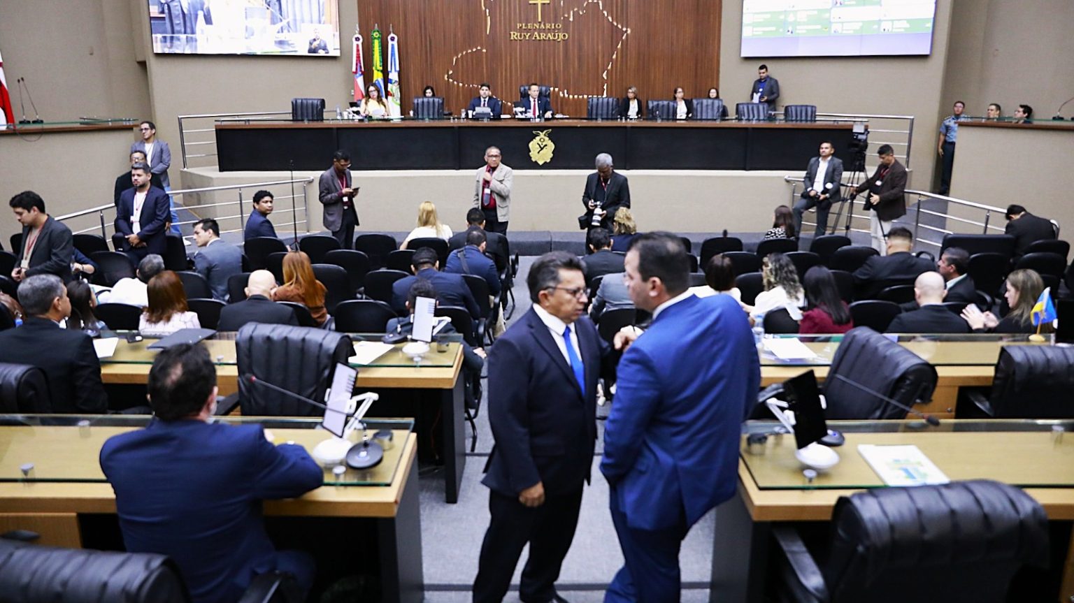 Assembleia Legislativa do Amazonas debate expansão de áreas industriais, Abril Laranja e melhorias nos exames de câncer de mama
