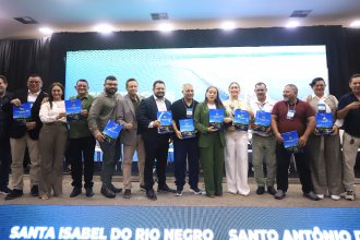 Assembleia Legislativa entrega Leis Orgânicas e Regimentos Internos atualizados durante o Feclam