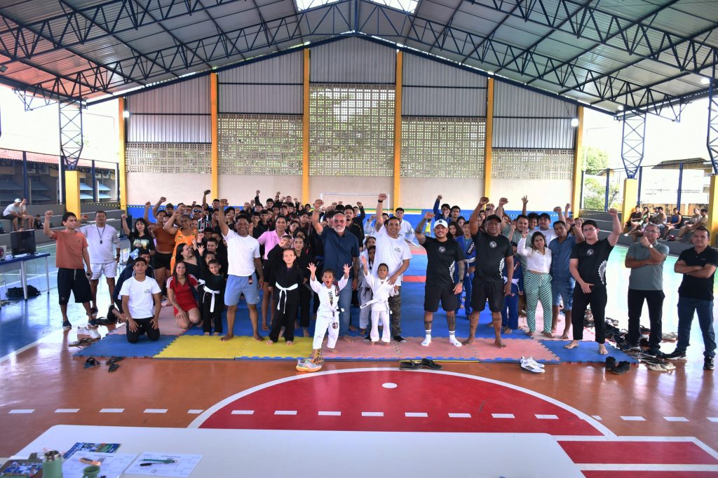 Cabo Maciel destaca papel social do Projeto Mulekada durante agenda no Alvorada