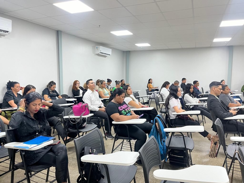 Prefeitura de Manaus divulga lista de selecionados para minicurso de elaboração curricular e treinamento para entrevistas em maio
