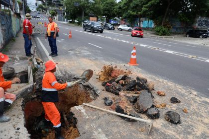 Com ação rápida, Prefeitura de Manaus corrige rompimento e recupera drenagem na avenida Umberto Calderaro Filho
