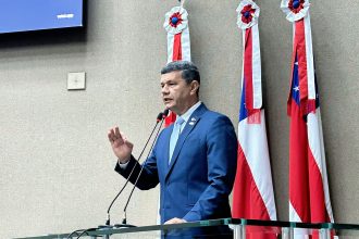 Comandante Dan rebate ação contra BR-319 e defende pavimentação com controle ambiental e presença do Estado