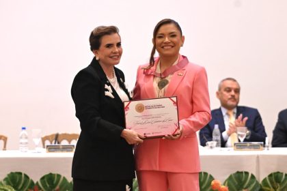 Deputada Joana Darc é agraciada com a Medalha de Honra ao Mérito à Mulher do TCE-AM