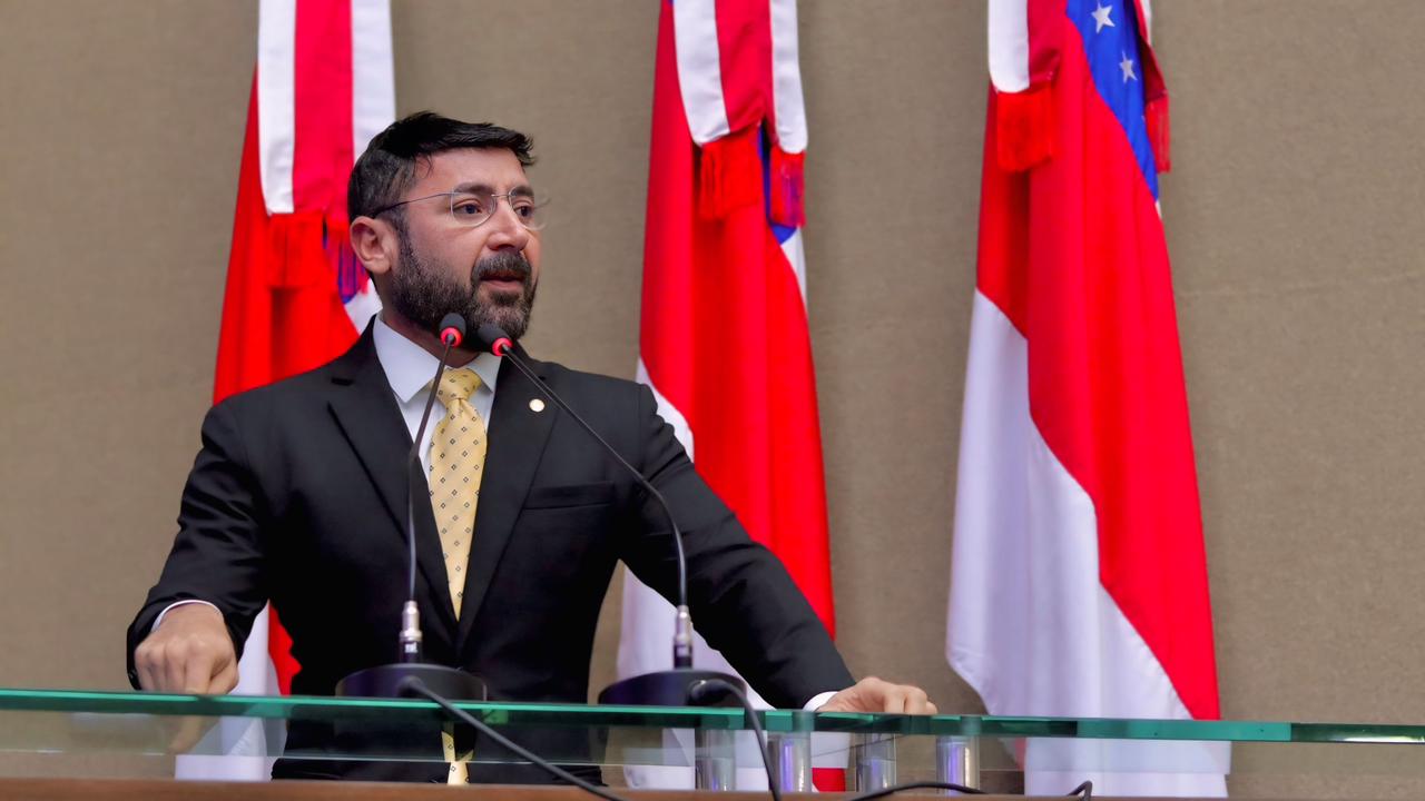 Deputado Carlinhos Bessa cobra solução para falta de professores do CestUEA em Tefé e anuncia emenda de R$ 250 mil