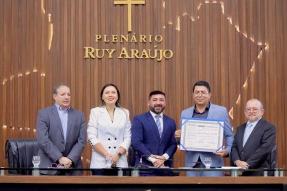 Deputado Carlinhos Bessa concede Título de Cidadão e reconhece trajetória do empresário Francisco Rebouças no Amazonas