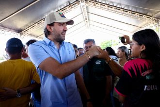 Deputado Thiago Abrahim participa dos 152 anos de Itacoatiara e entrega R$ 1,5 milhão em emendas para o setor primário