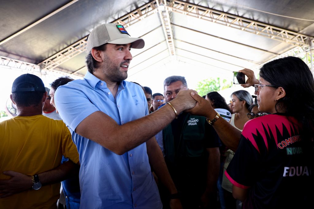 Deputado Thiago Abrahim participa dos 152 anos de Itacoatiara e entrega R$ 1,5 milhão em emendas para o setor primário