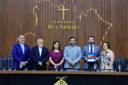 Dr. George Lins destaca missão de servir e emociona ao homenagear Bezerra de Menezes na Aleam