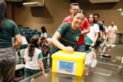Escola Estadual Sólon de Lucena elege representante para o Parlamento Jovem 2026, na Aleam