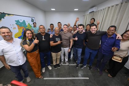 David Almeida reúne lideranças de Alvarães e destaca entraves na pesca e na qualificação de jovens no interior