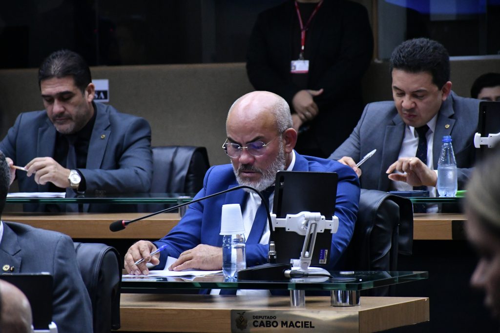 Cabo Maciel vota a favor do reajuste da data base dos servidores da Aleam