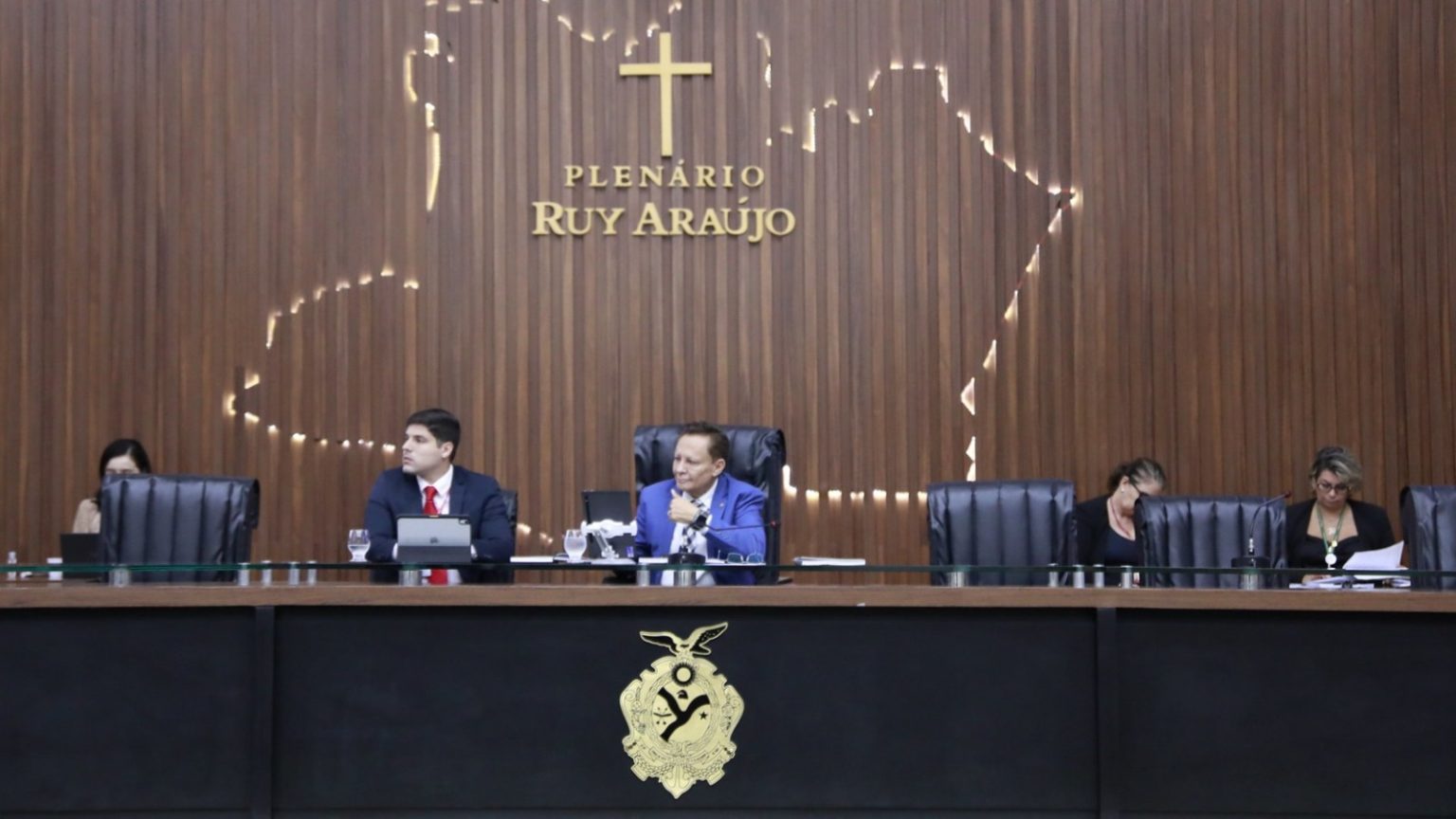 Escassez de áreas para expansão industrial e violência contra a mulher são temas dos discursos dos  deputados na Aleam