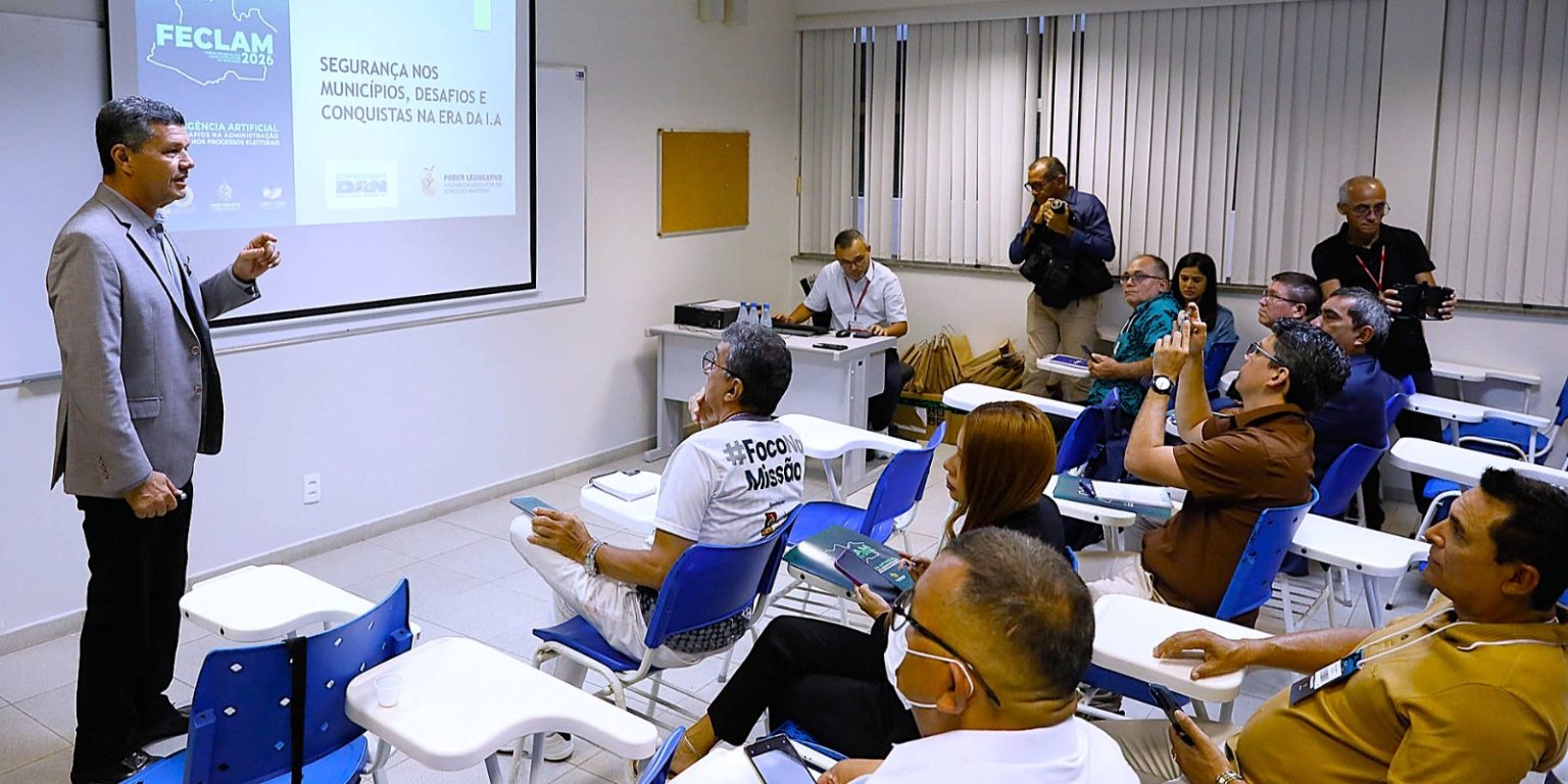 Inteligência Artificial e capacitação técnica no legislativo são temas de oficinas no primeiro dia do Feclam