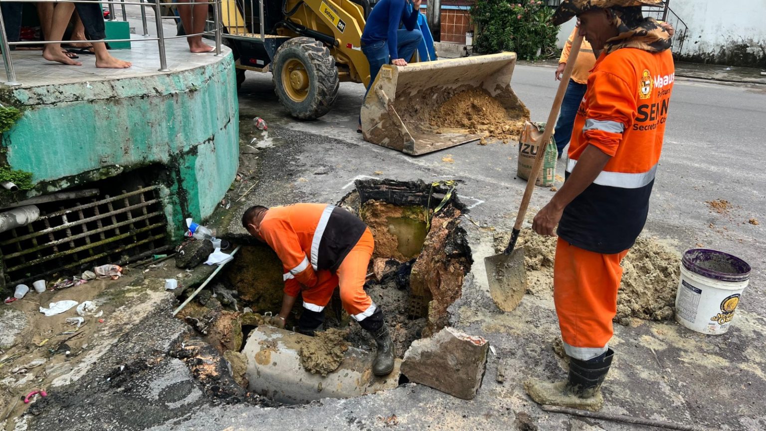 Prefeitura recupera rede de drenagem profunda no bairro Japiim