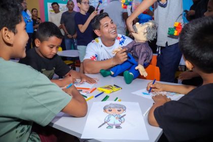 Laudo Azul: Deputado estadual Mário César Filho leva ação de diagnóstico de autismo para crianças de Urucará