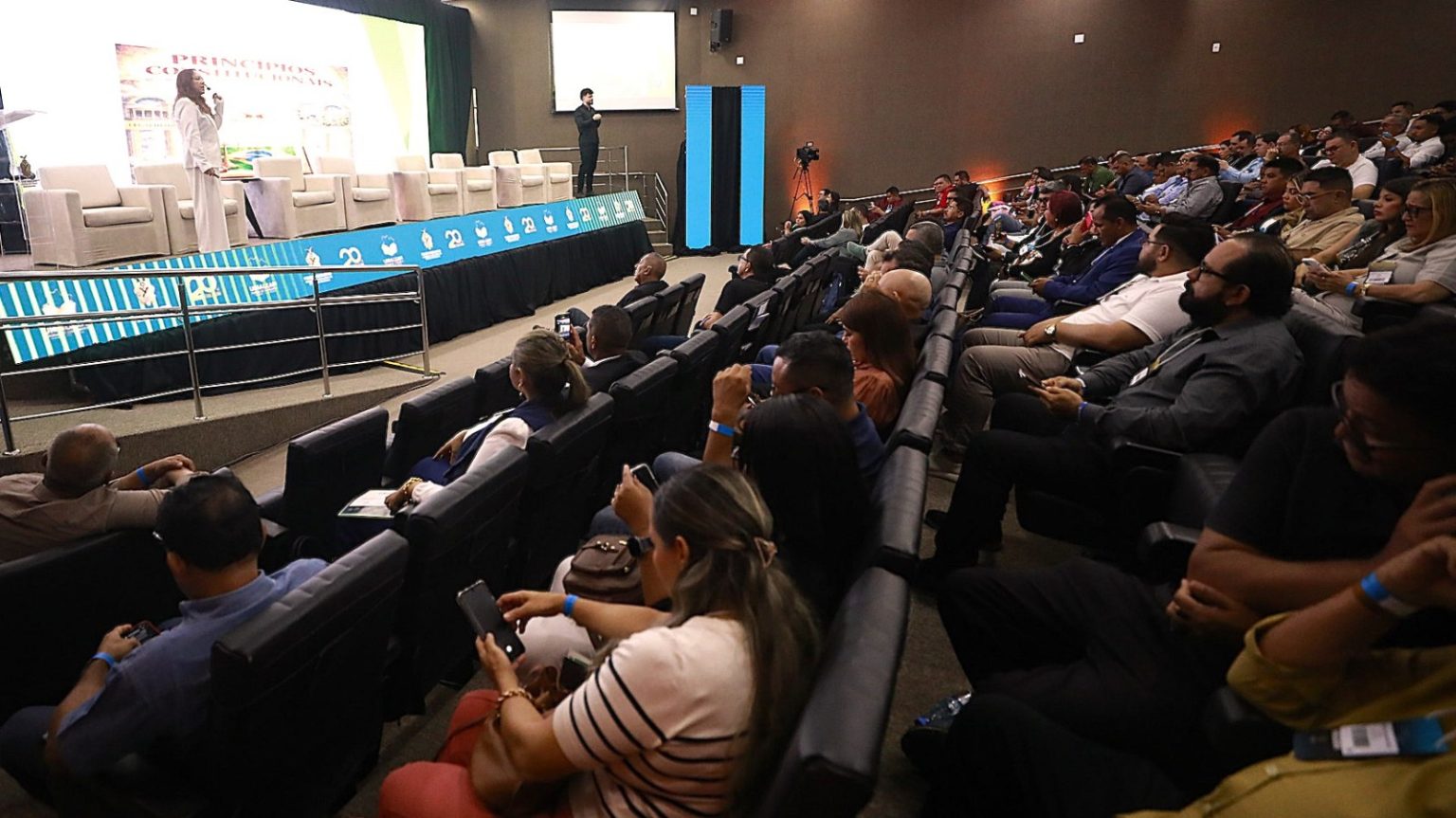 Palestra do Feclam orienta vereadores sobre vedações constitucionais e limites do mandato