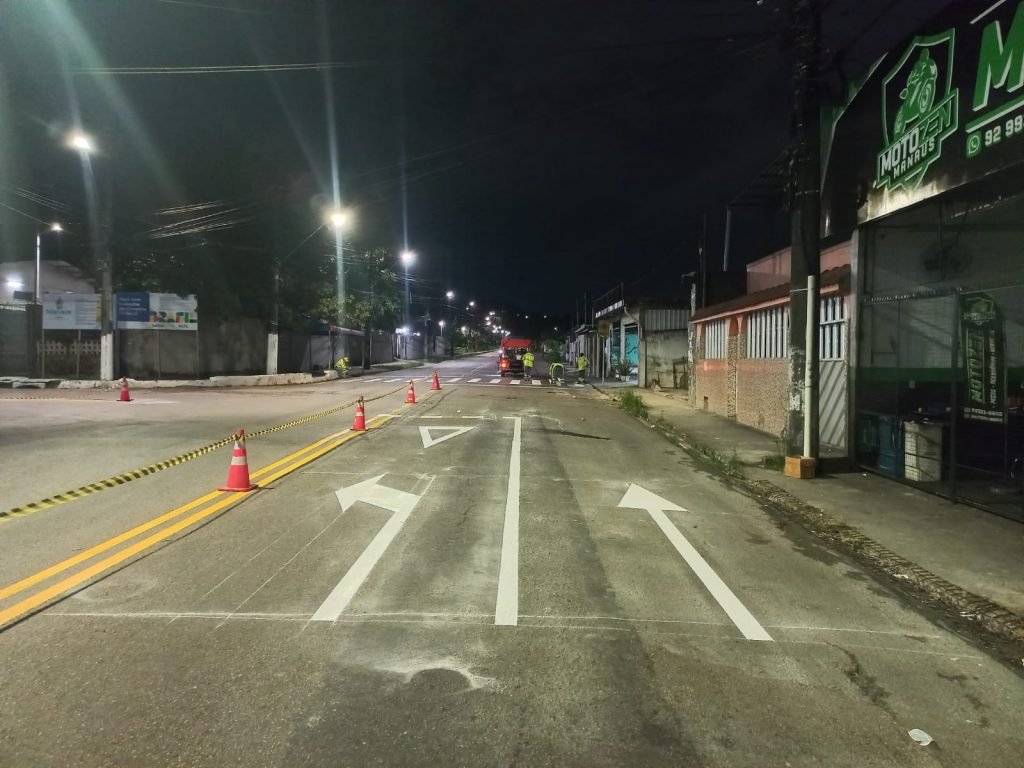 Prefeitura de Manaus amplia sinalização viária em várias zonas para proteger pedestres e ordenar o trânsito