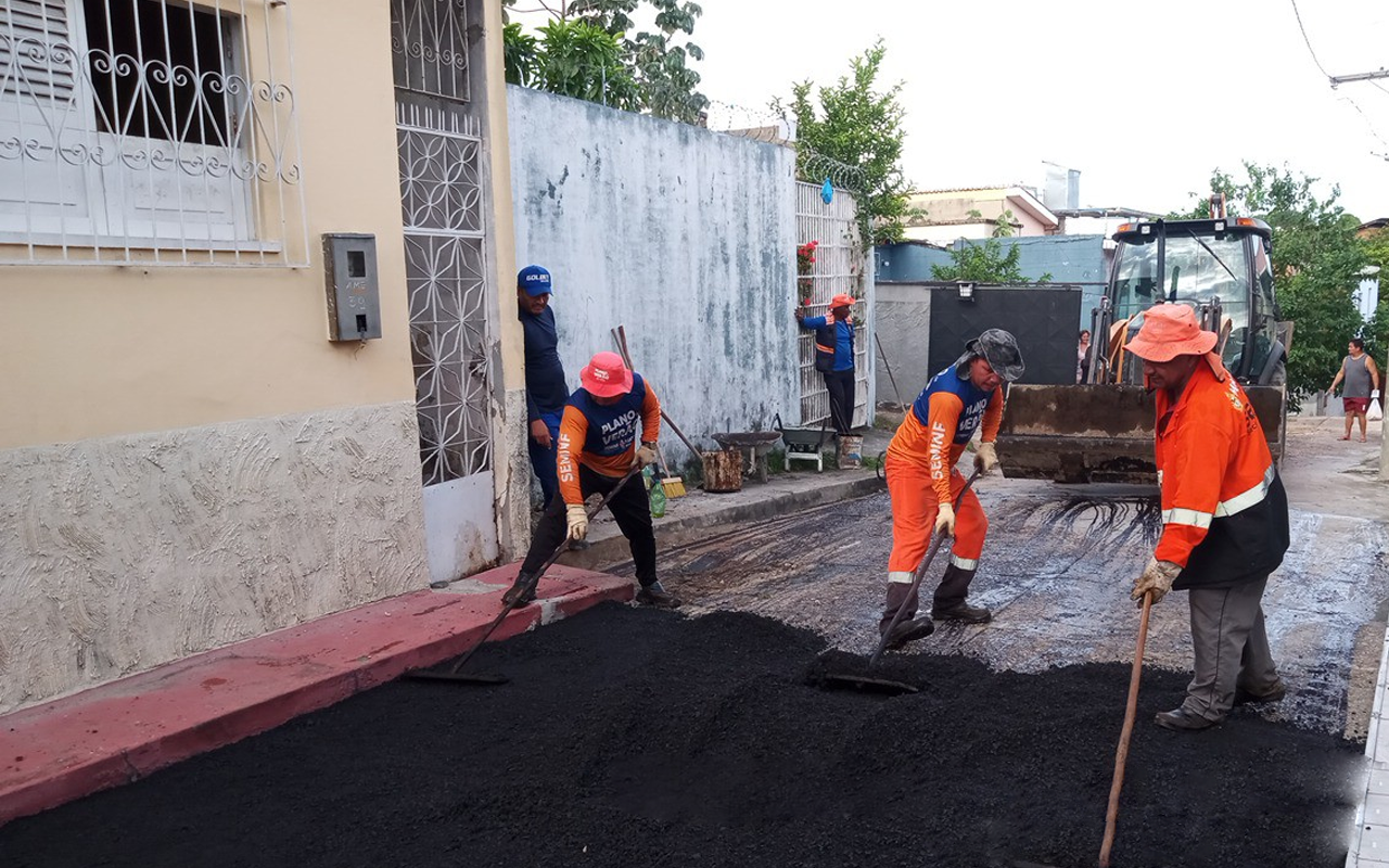 Prefeitura de Manaus inicia recapeamento asfáltico na Alameda Saturnino para melhorar mobilidade urbana no Centro