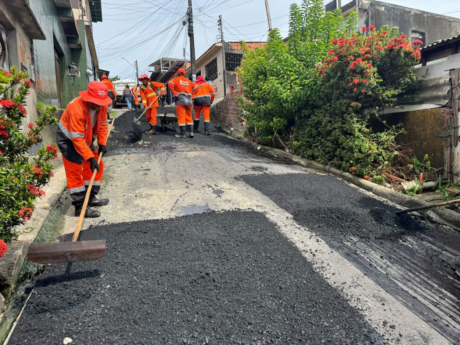 Prefeitura de Manaus intensifica recuperação asfáltica no Zumbi
