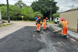 Prefeitura intensifica recuperação asfáltica no bairro Aleixo