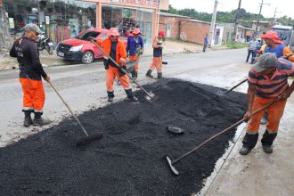 PMM realiza serviço de manutenção asfáltica na avenida 7 de Maio