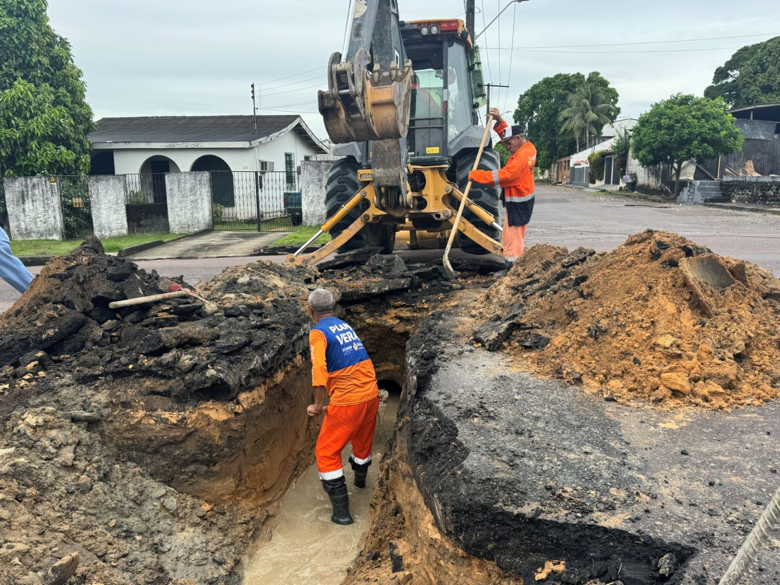 Prefeitura intensifica recuperação de drenagem profunda no Aleixo