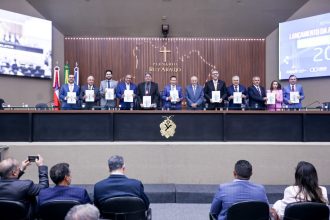 Presidente em exercício da Aleam, deputado Adjuto Afonso comanda o lançamento da Agenda Legislativa da Indústria do Amazonas 2026