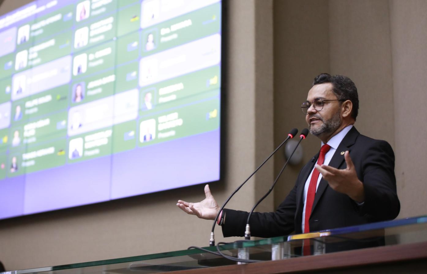 Rozenha destaca protagonismo de médico do Amazonas em exame genético para câncer de mama no SUS