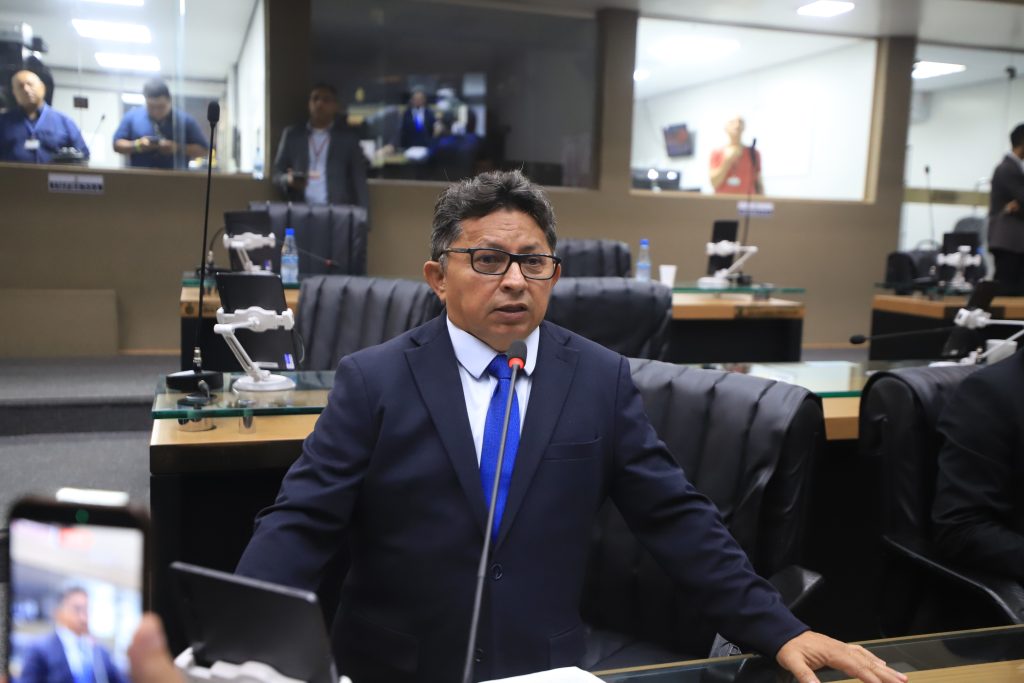 Sinésio Campos fortalece ações sociais em Juruá com aprovação de projeto lei para o Instituto Dona Rose