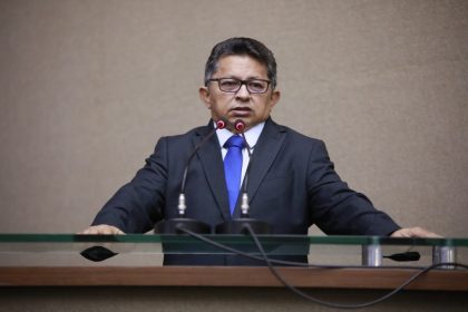 Sinésio propõe moção de solidariedade ao Papa Leão XIV e à Igreja Católica após críticas de Trump ao pontífice