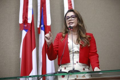 Violência contra a mulher afasta trabalhadoras e impacta economia, alerta Alessandra Campelo