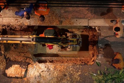 Força-tarefa noturna da Prefeitura de Manaus restabelece drenagem na avenida Djalma Batista