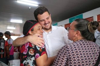 Primeiro de ato de Renato Júnior, prefeito, é na feira