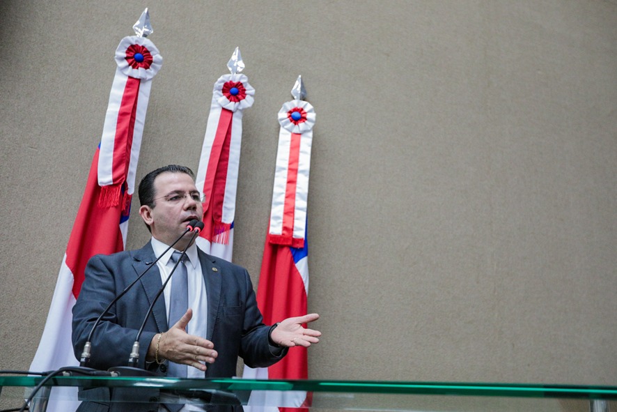 Wilker Barreto cobra retomada imediata das aulas em Ipixuna e denuncia descaso na educação