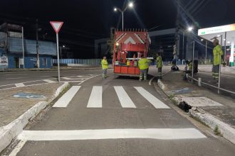 Prefeitura de Manaus reforça sinalização viária para organizar o trânsito e proteger pedestres e motoristas