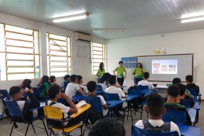 ‘Oca vai à Escola’ fortalece educação ambiental e mobiliza estudantes da rede municipal em Manaus