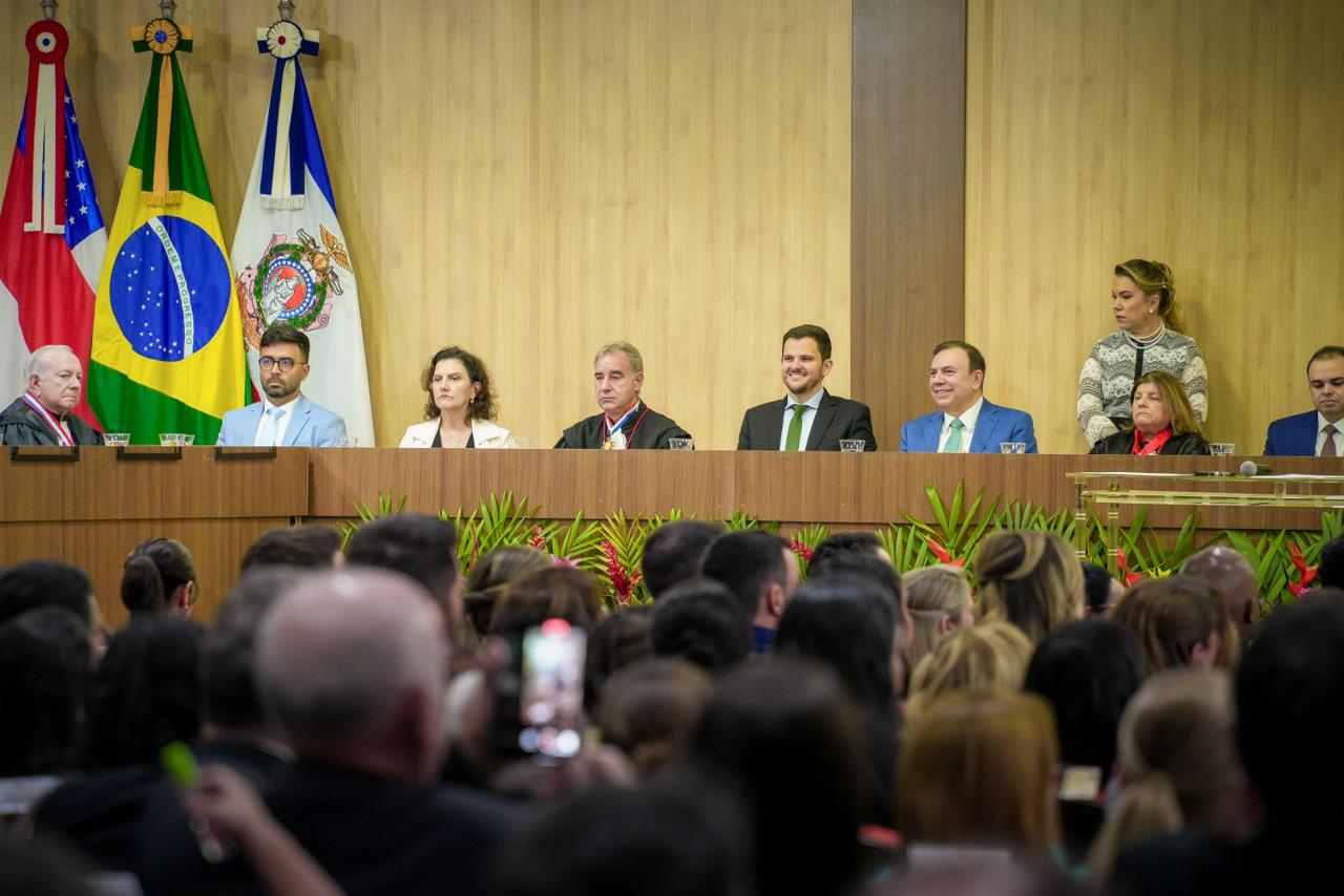 Prefeito Renato Junior prestigia posse de novos juízes do TJ-AM