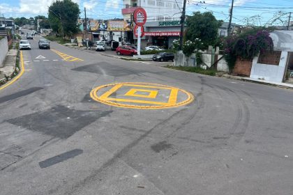 Prefeitura de Manaus implanta minirrotatória no Lírio do Vale