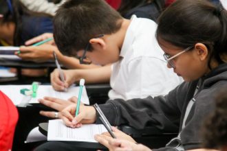 Educação de Manaus cresce no Saeb 2025