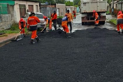 Serviços de manutenção asfáltica no bairro São José Operário