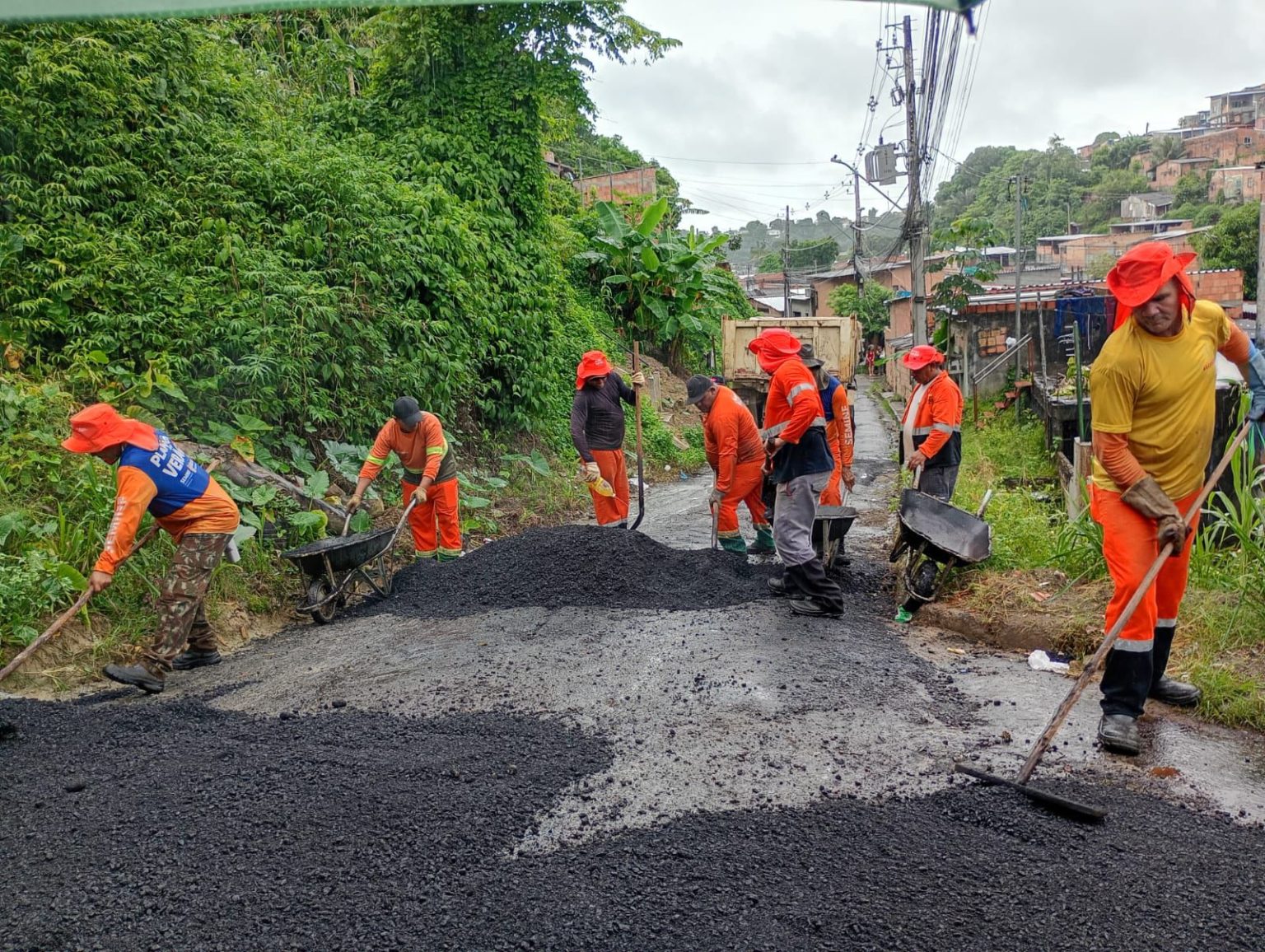 PMM intensifica serviços de recuperação asfáltica no Vale do Sinai